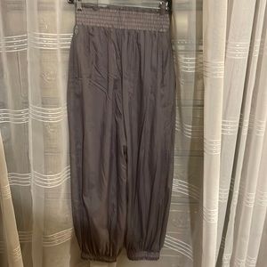 Free people movement worn once for a few hours ovr leggings also have gold